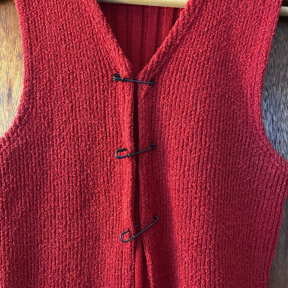Red Ribbed Vest with Safety Pin Buttons - Picture 3 of 4